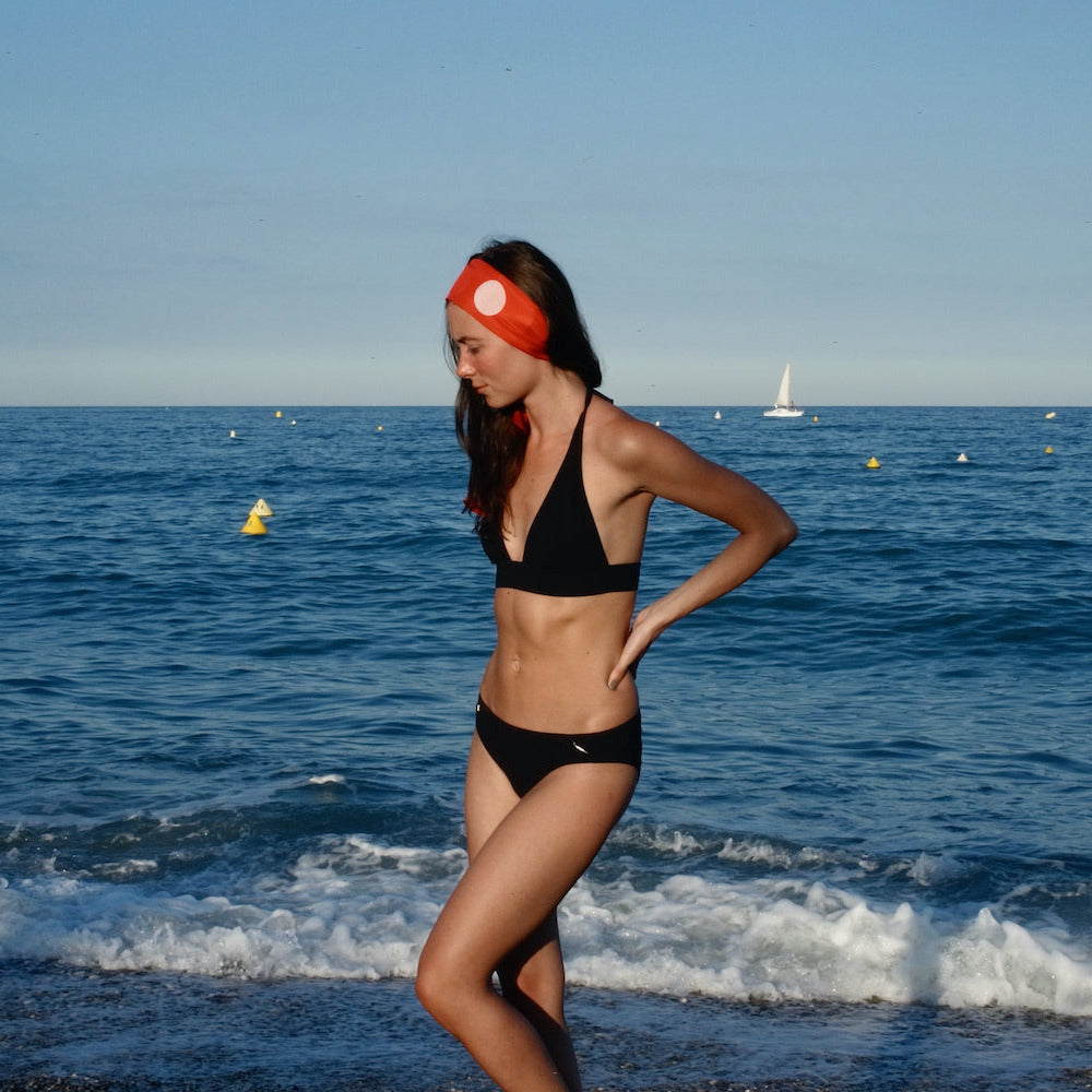 Alex wearing the silk foulard Criterium on the beach in Cote d'Azur